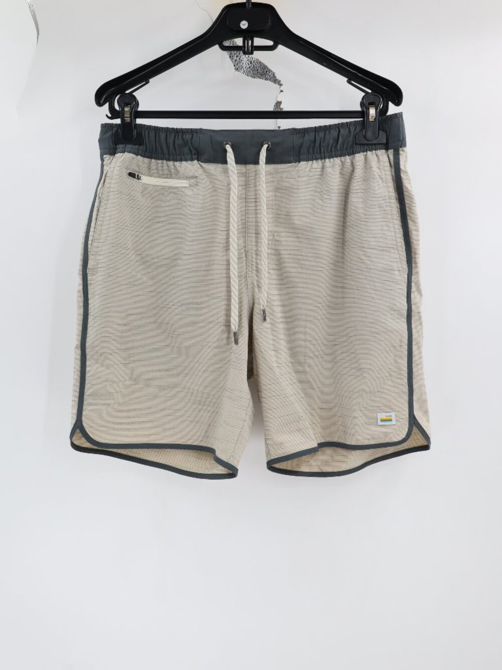 Vuori Banks Shorts Mens Medium Swim 7" Striped Drawstring Elastic Waistband